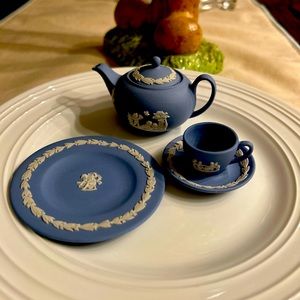 Miniature Wedgewood Collectable Tea-set